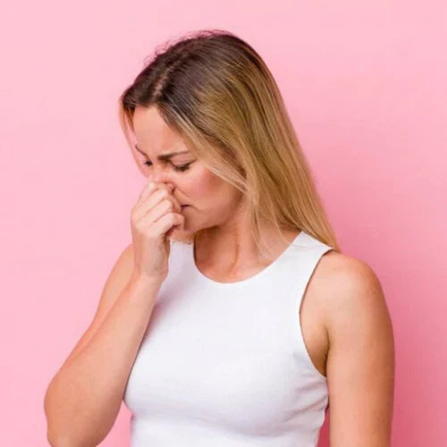 Porque é que o fio dental cheira mal e como eliminá-lo?