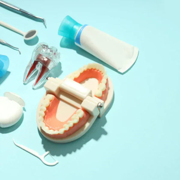 Posso deixar as minhas dentaduras de molho no enxaguante bucal durante a noite?