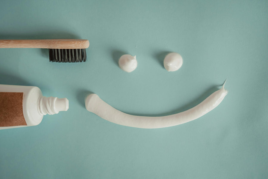 Usa pasta de dentes com uma escova de dentes sónica?