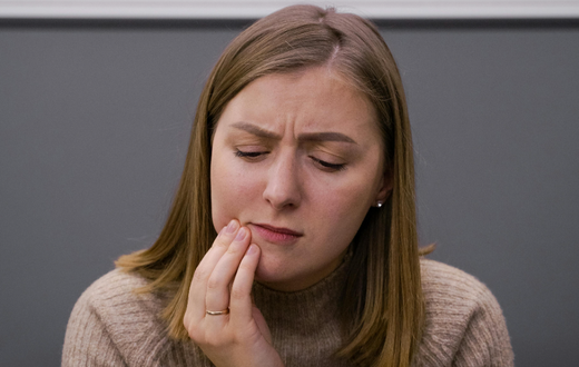 Como Parar a Dor nos Dentes Sensíveis Imediatamente: Soluções Rápidas e a Longo Prazo